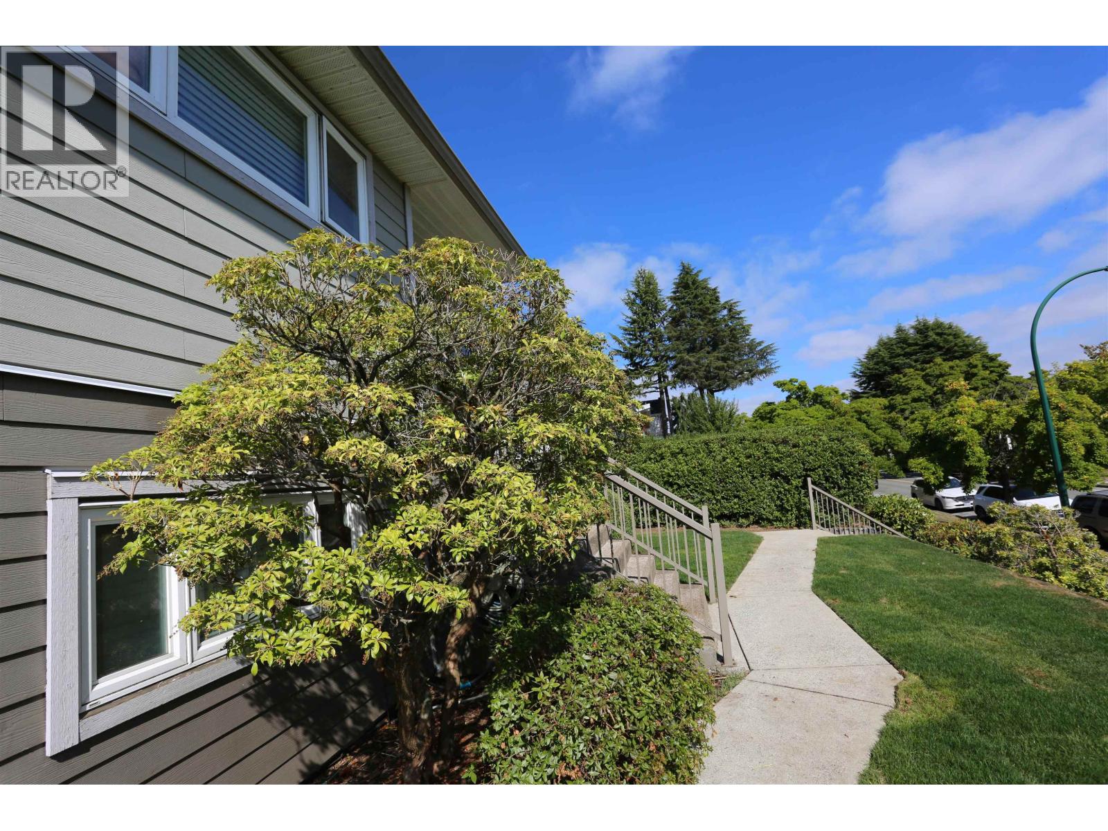 7621 Elliott Street, Vancouver, British Columbia  V5S 2N8 - Photo 2 - R3041553