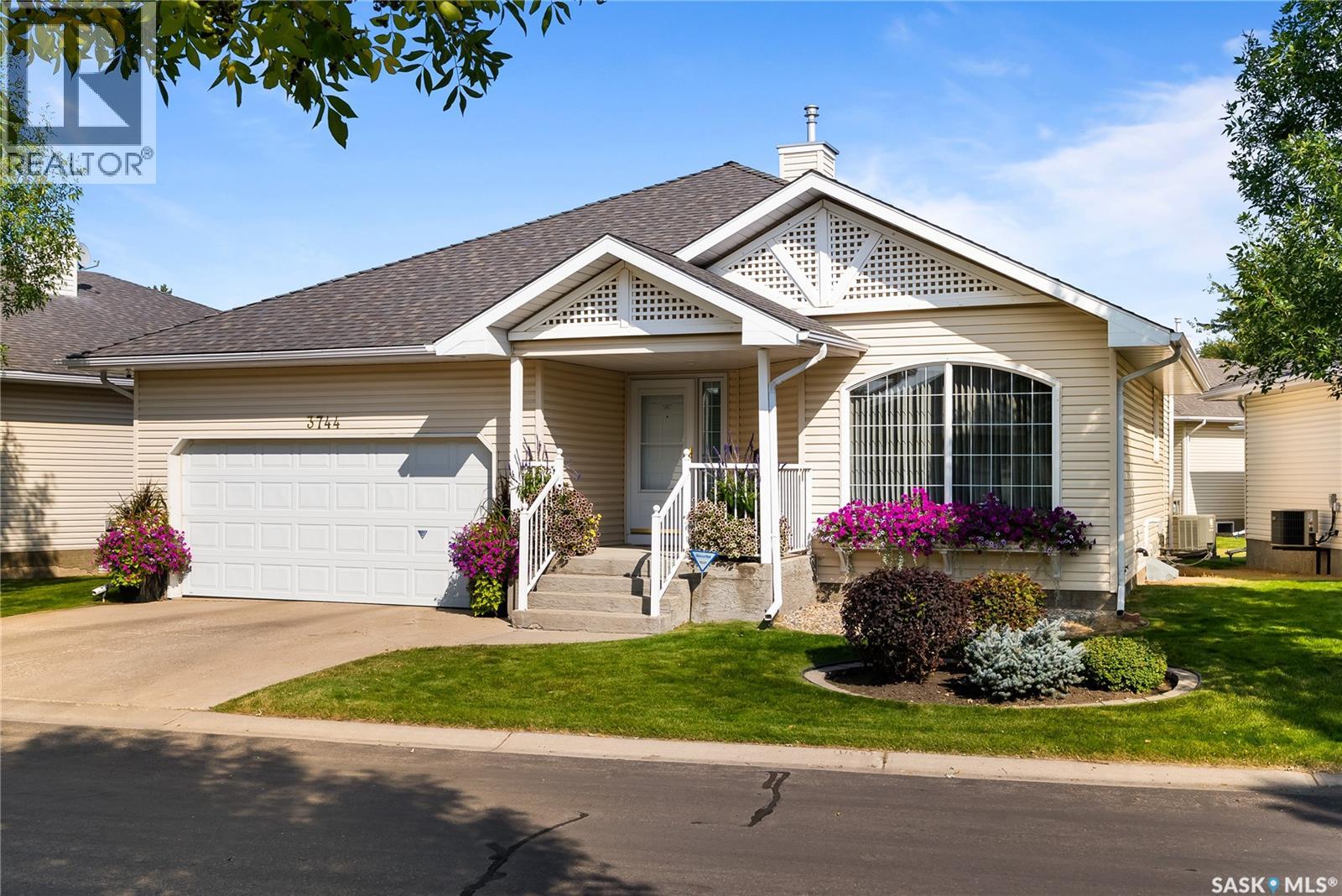 3744 Queens GATE, Regina, Saskatchewan