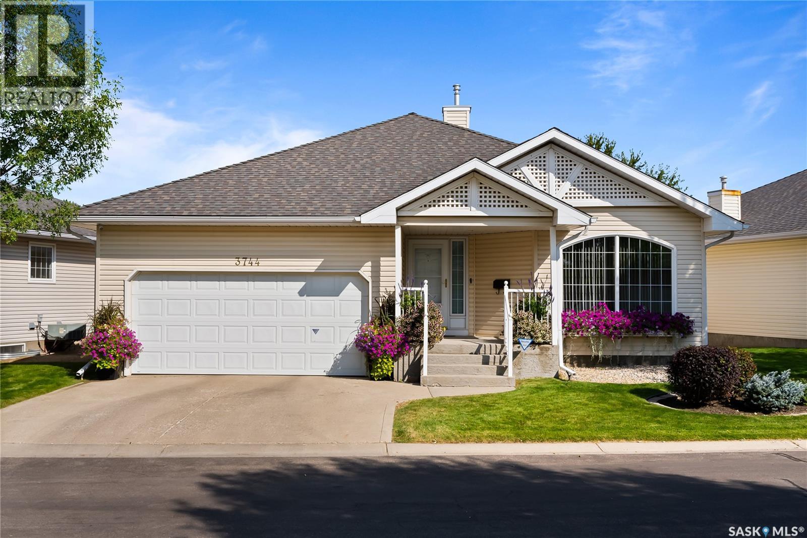 3744 Queens Gate, Regina, Saskatchewan  S4S 7J1 - Photo 2 - SK018483