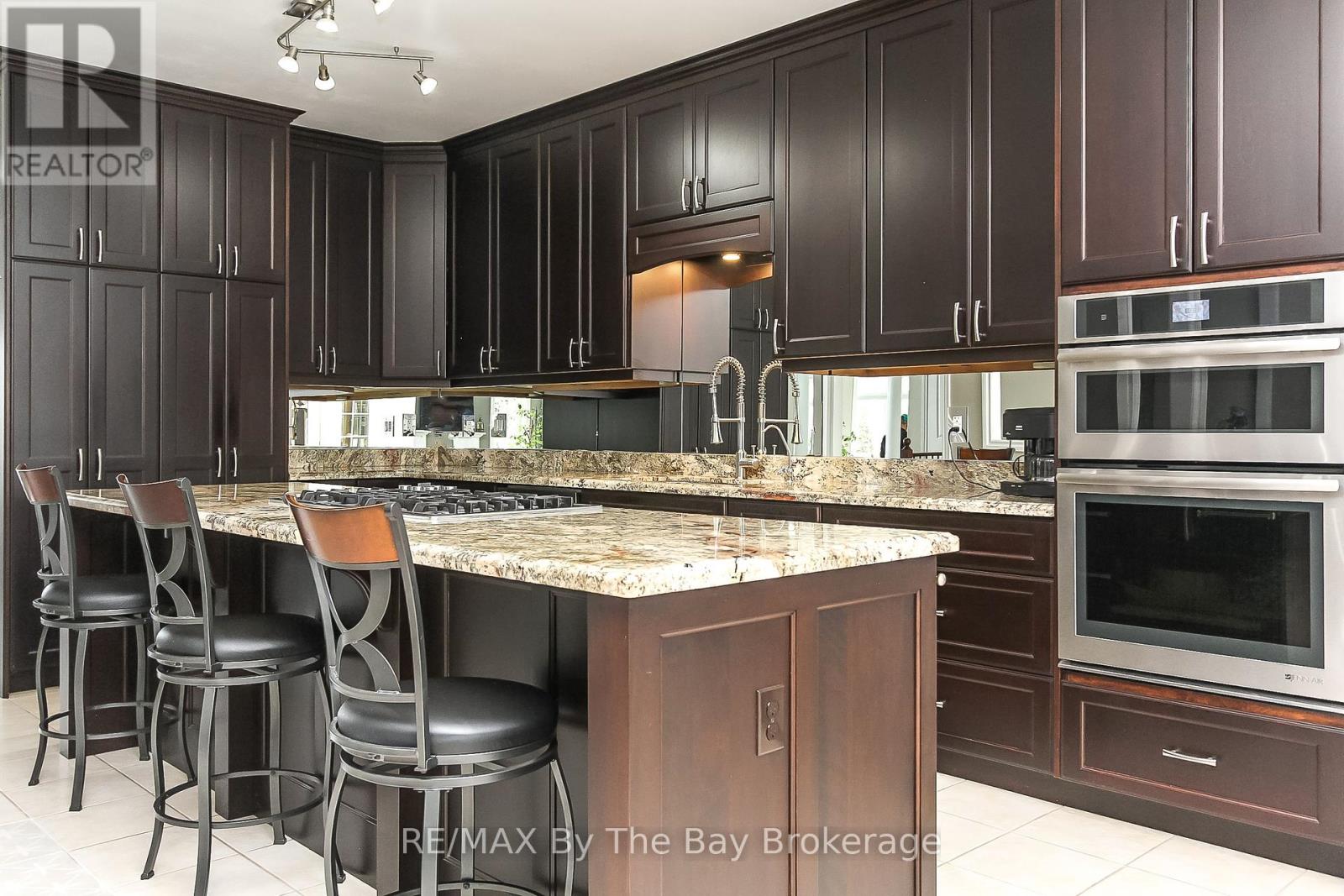 37 Walnut Drive, Wasaga Beach, Ontario  L9Z 0A8 - Photo 20 - S12405670