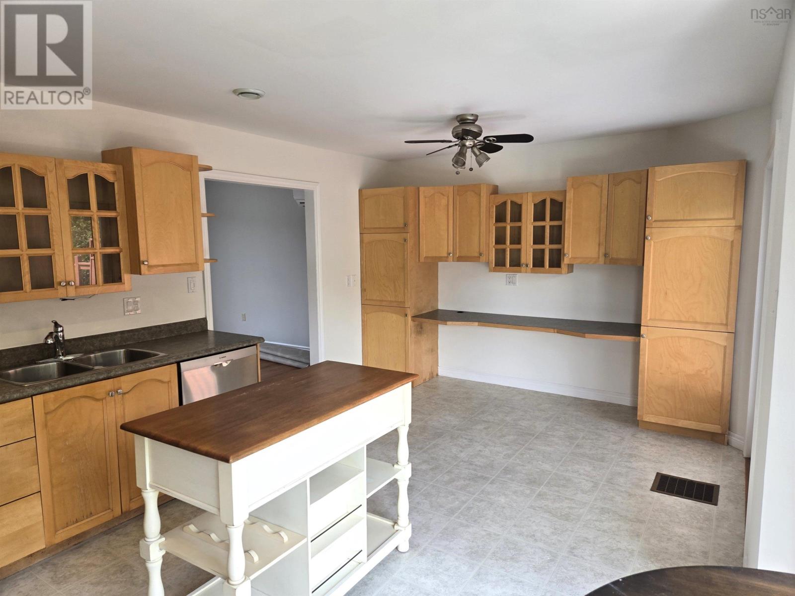 Property at 8 Sherwood Street image 3