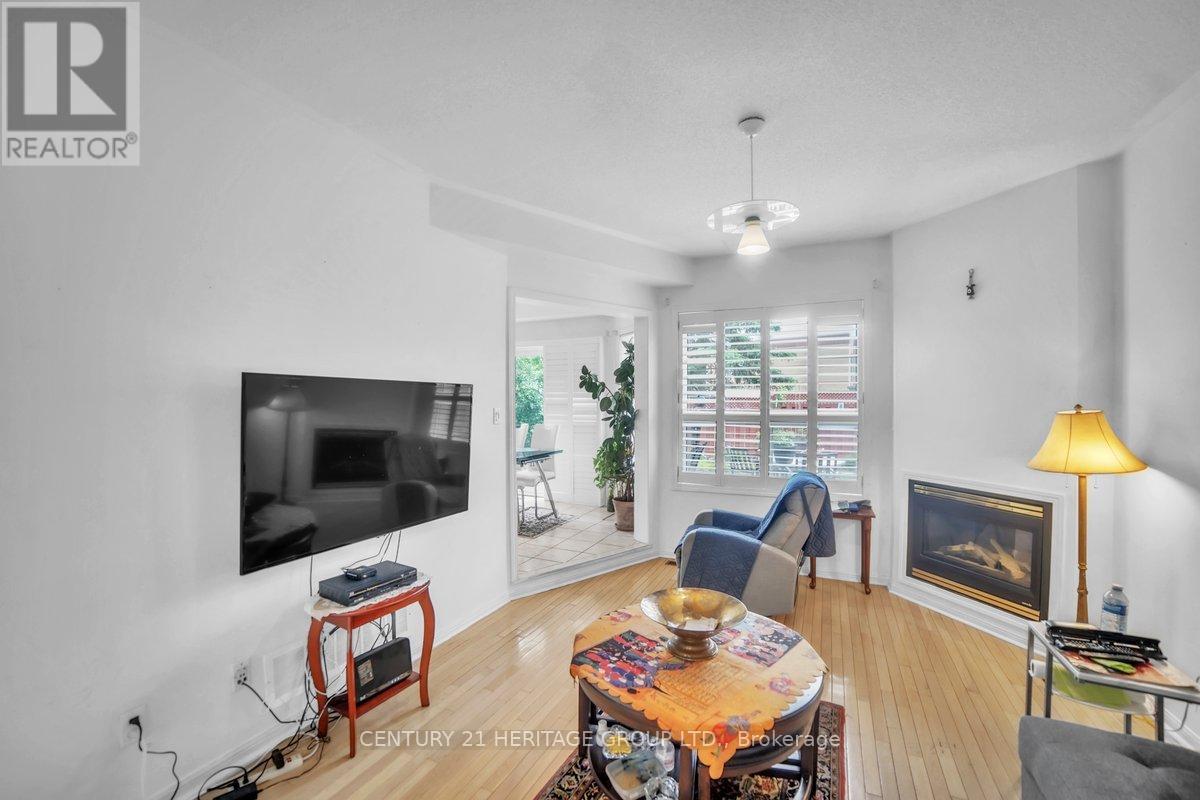 765 Dillman Avenue, Newmarket, Ontario  L3X 2K3 - Photo 5 - N12362433