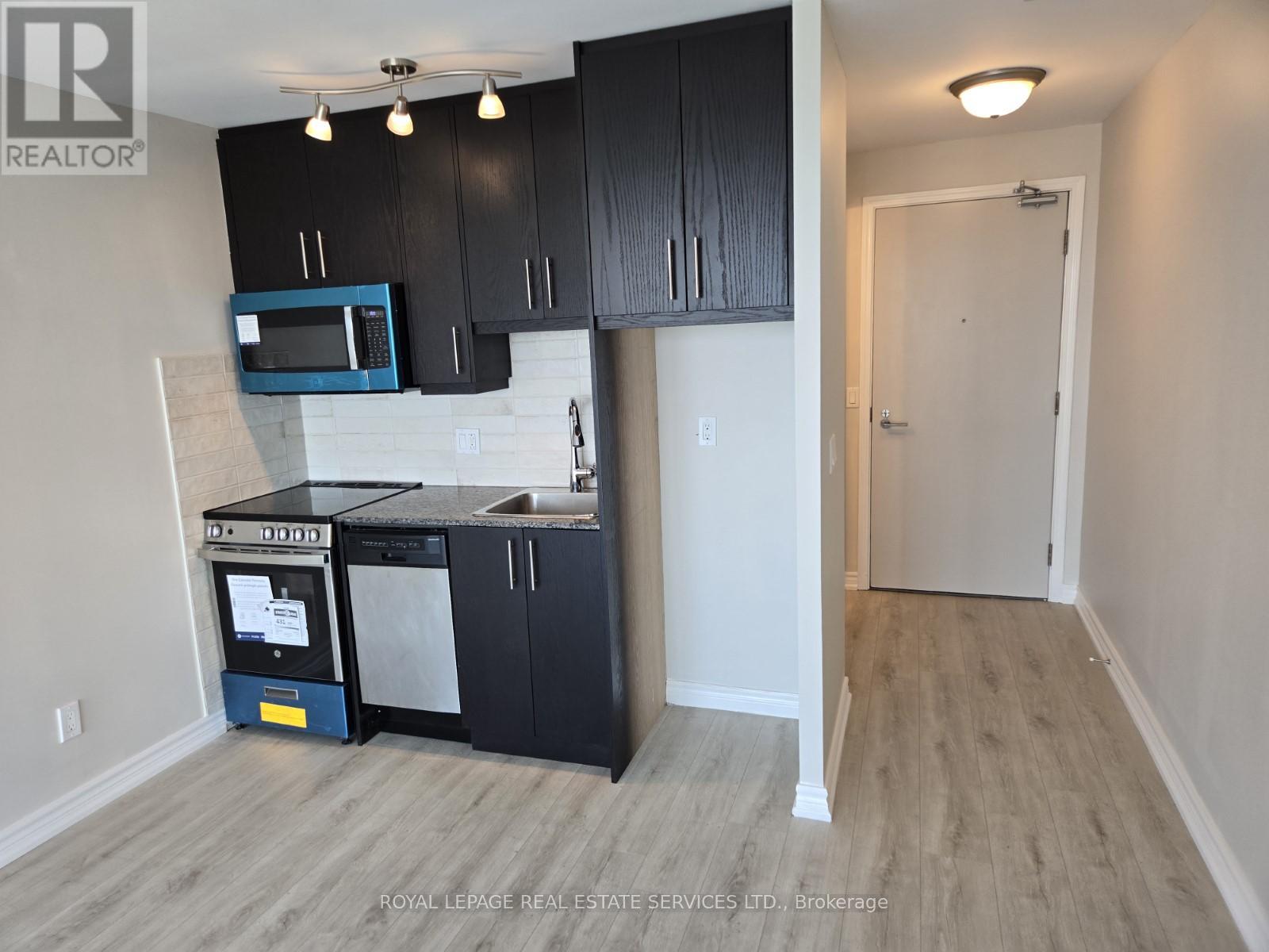812 - 15 James Finlay Way, Toronto, Ontario  M3M 0B3 - Photo 3 - W12299379