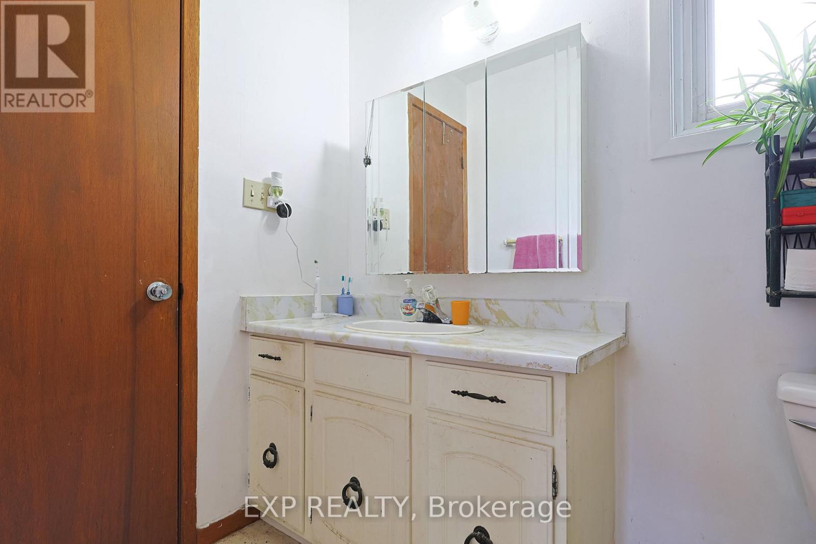 164 Augusta Crescent, London South, Ontario  N6E 2E1 - Photo 26 - X12405676