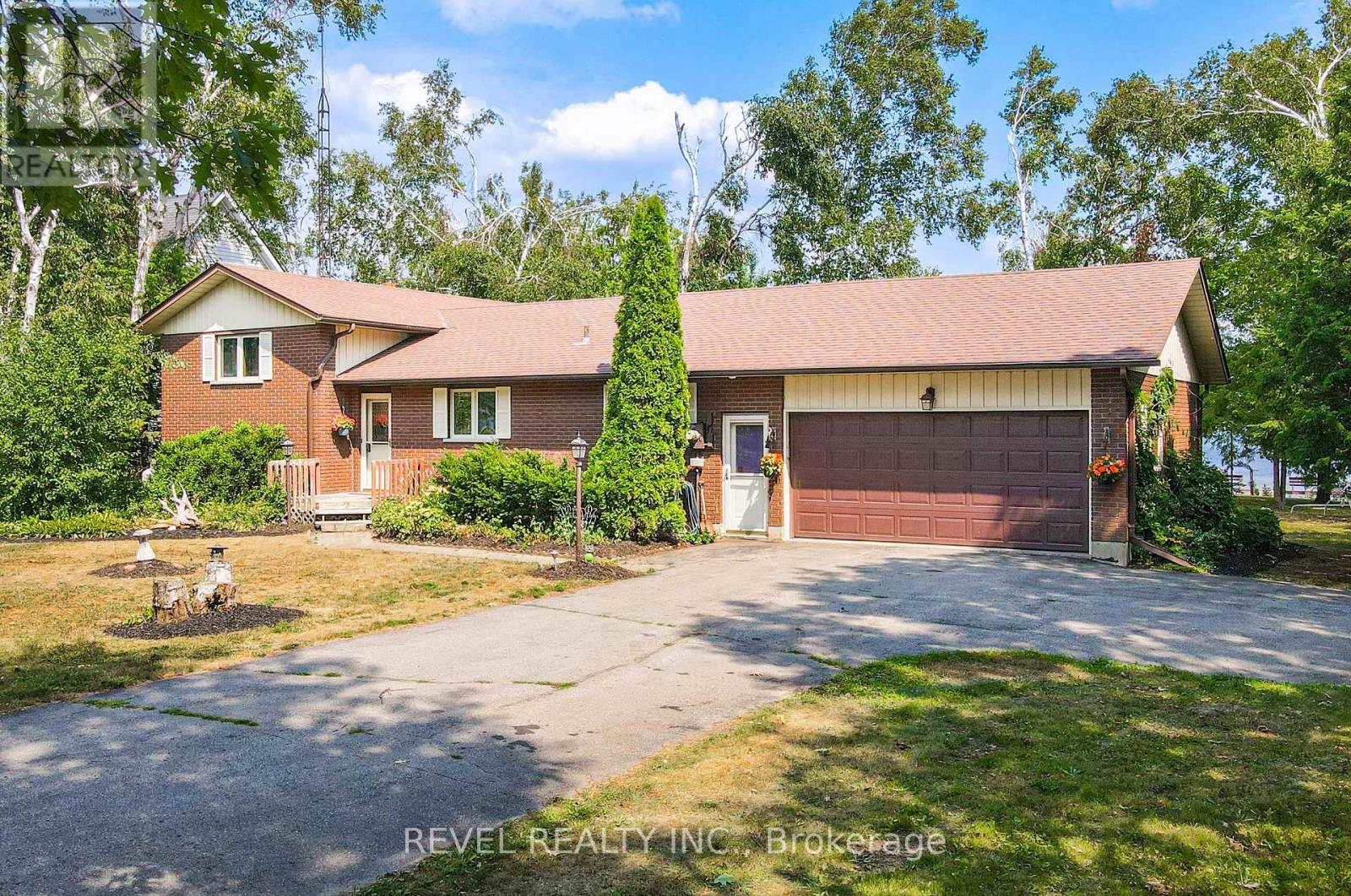 126 Pinewood Boulevard, Kawartha Lakes, Ontario  K0M 2T0 - Photo 1 - X12326551