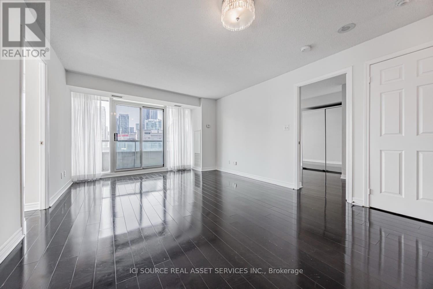 808 - 51 Lower Simcoe Street, Toronto, Ontario  M5J 3A2 - Photo 2 - C12405703