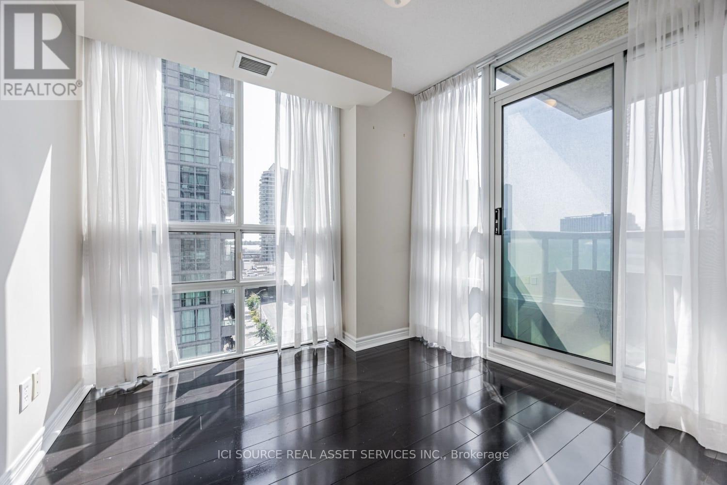 808 - 51 Lower Simcoe Street, Toronto, Ontario  M5J 3A2 - Photo 4 - C12405703