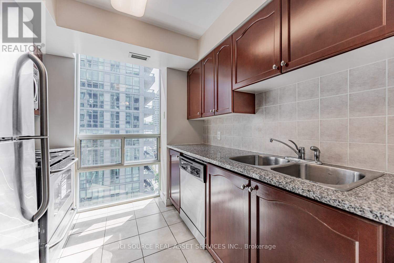808 - 51 Lower Simcoe Street, Toronto, Ontario  M5J 3A2 - Photo 5 - C12405703