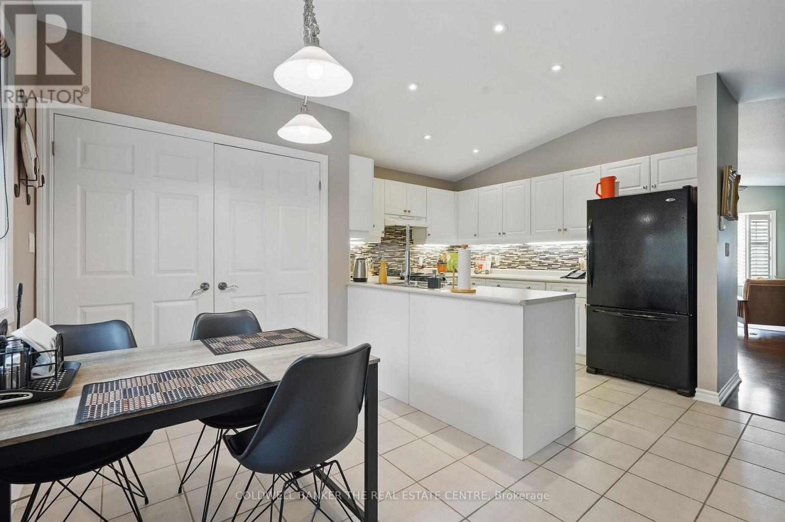 15 Recreation Drive, Innisfil, Ontario  L9S 1N5 - Photo 14 - N12405683