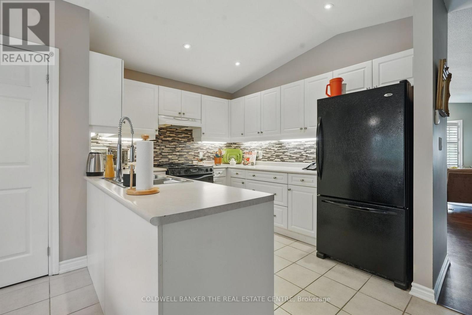 15 Recreation Drive, Innisfil, Ontario  L9S 1N5 - Photo 9 - N12405683