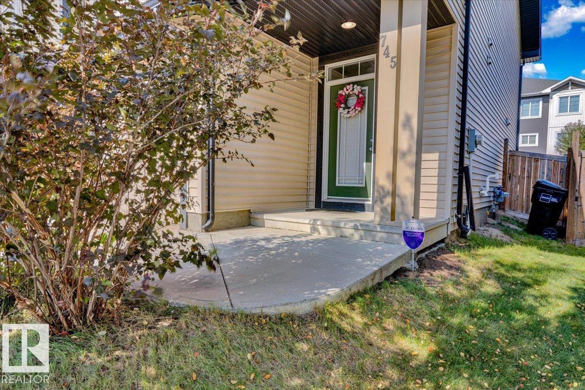 745 Eagleson Cr Nw, Edmonton, Alberta  T6M 0V2 - Photo 3 - E4457931