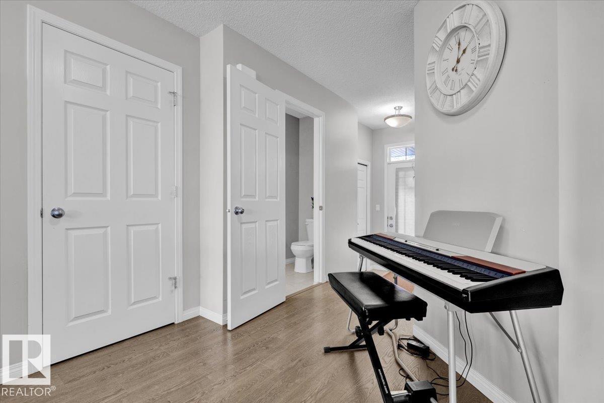 745 Eagleson Cr Nw, Edmonton, Alberta  T6M 0V2 - Photo 7 - E4457931
