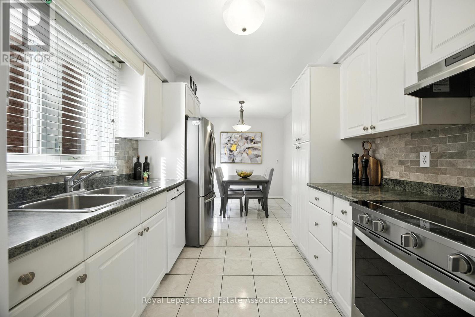 A - 160 Sheldon Avenue, Toronto, Ontario  M8W 4L6 - Photo 16 - W12405649