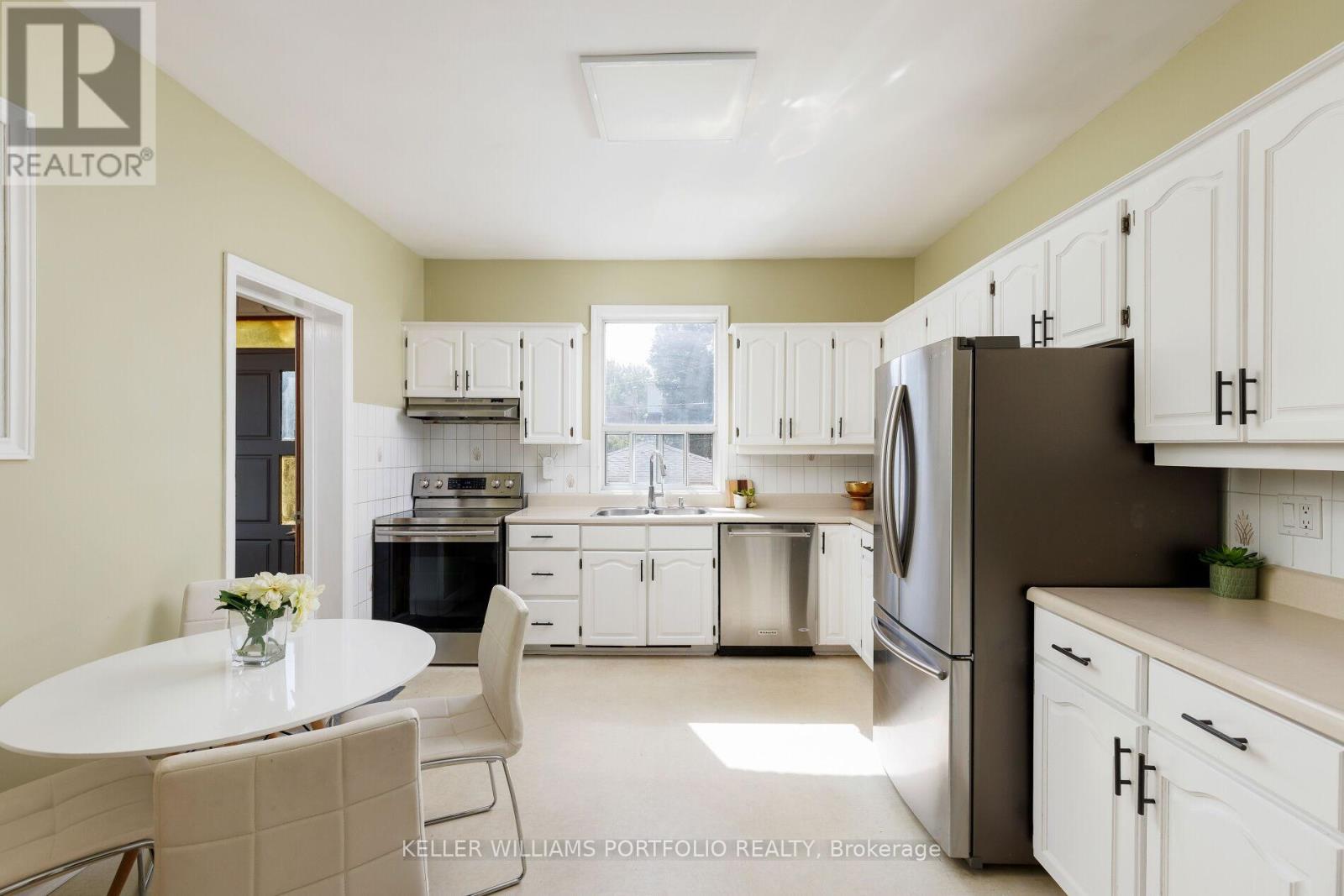 165 Galley Avenue, Toronto, Ontario  M6R 1H3 - Photo 12 - W12405702