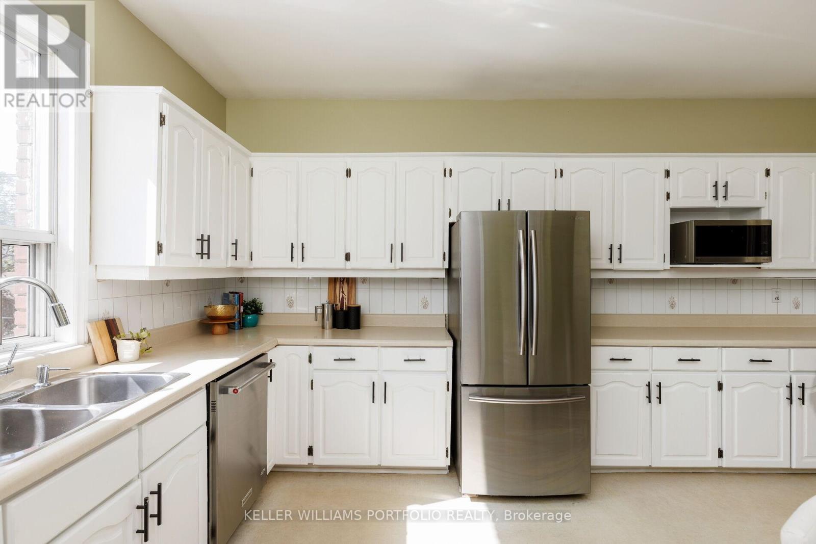 165 Galley Avenue, Toronto, Ontario  M6R 1H3 - Photo 14 - W12405702