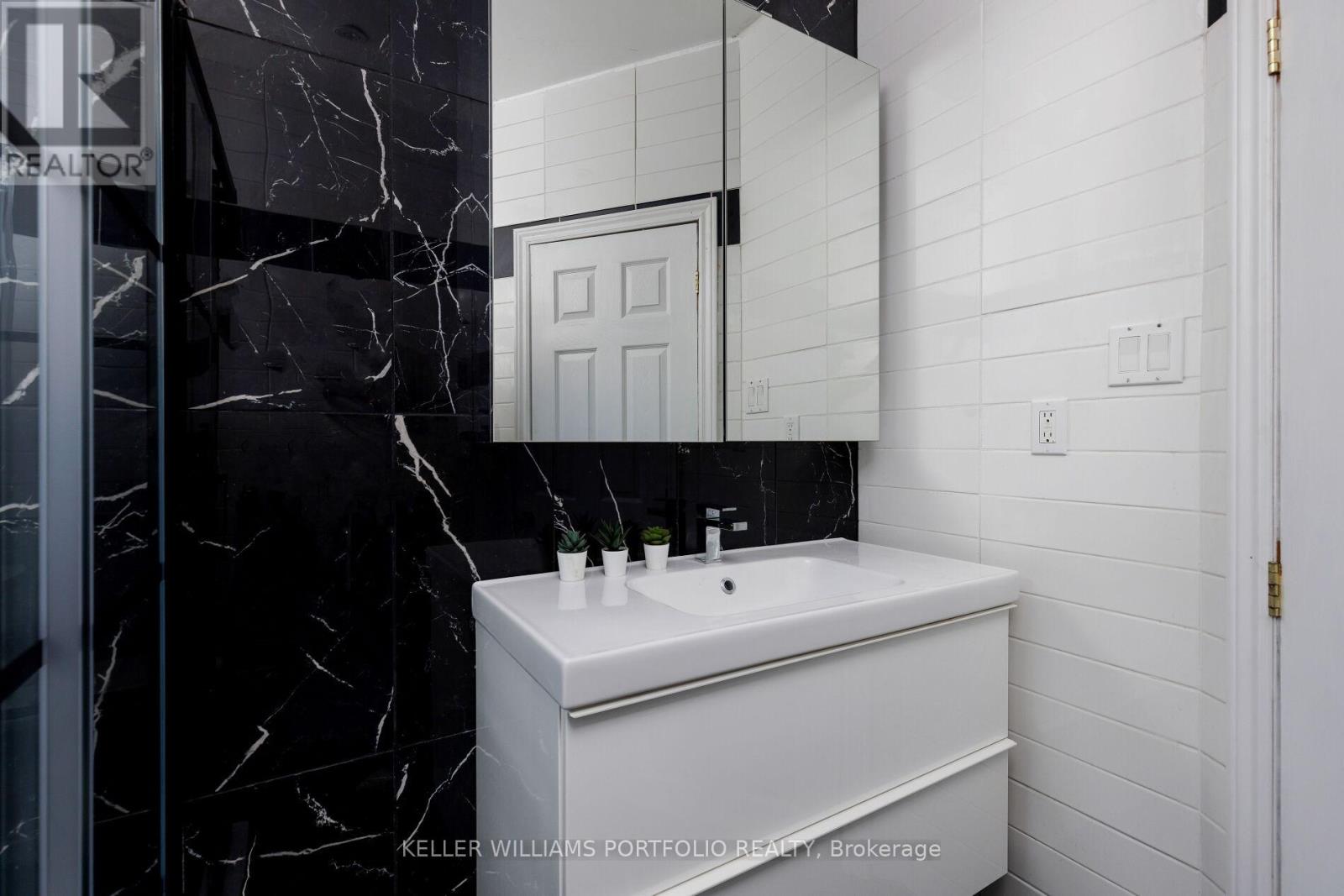 165 Galley Avenue, Toronto, Ontario  M6R 1H3 - Photo 27 - W12405702
