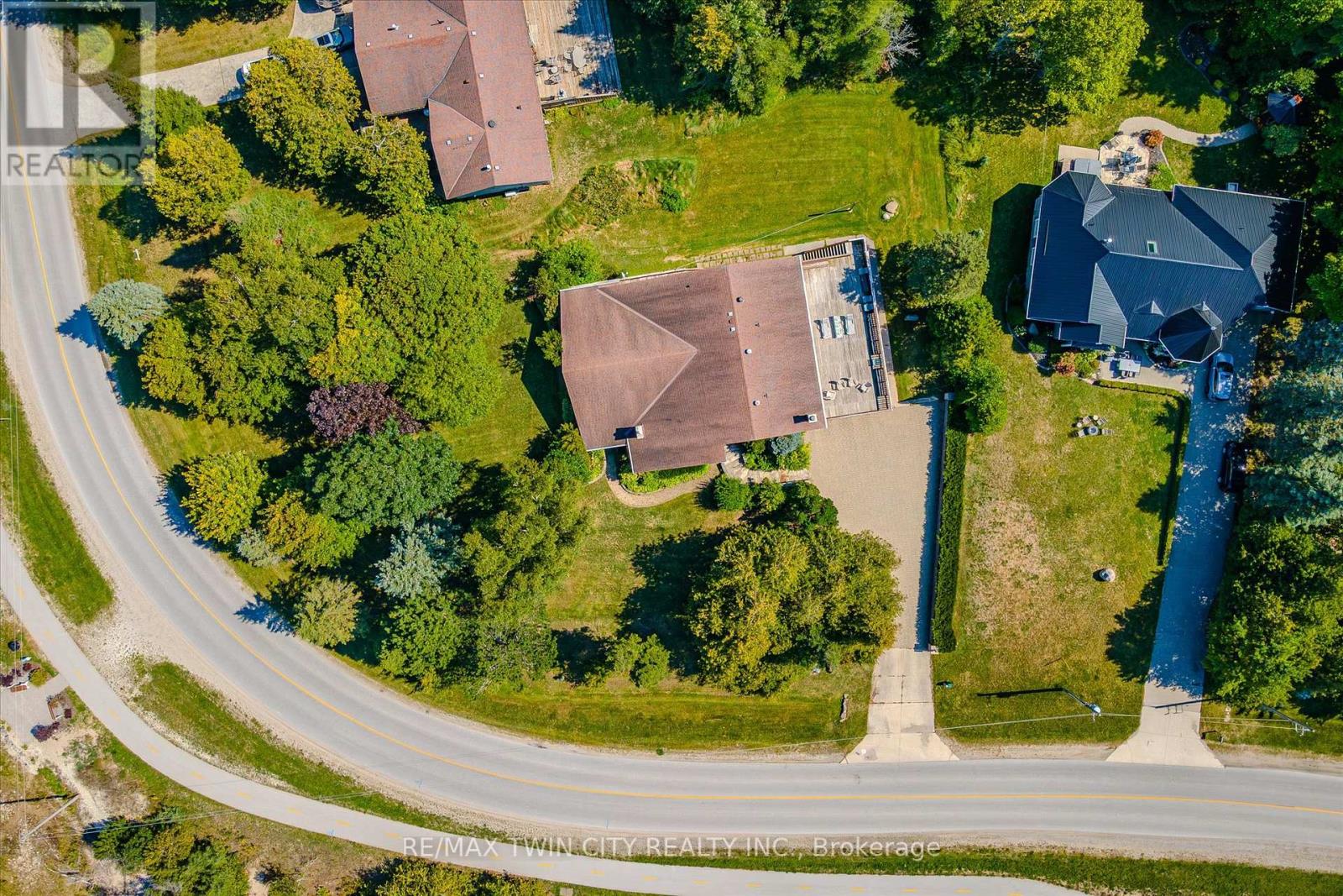 74 Miramichi Road W, Saugeen Shores, Ontario  N0H 2C6 - Photo 4 - X12405664