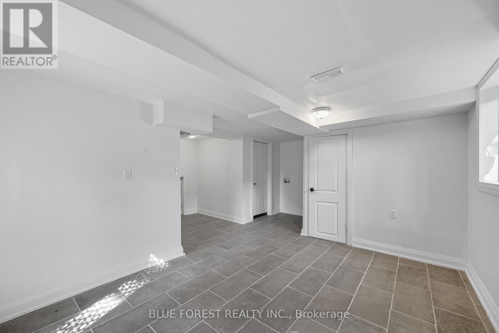 1770 Seeley Drive, London East, Ontario  N5W 2B1 - Photo 32 - X12405753