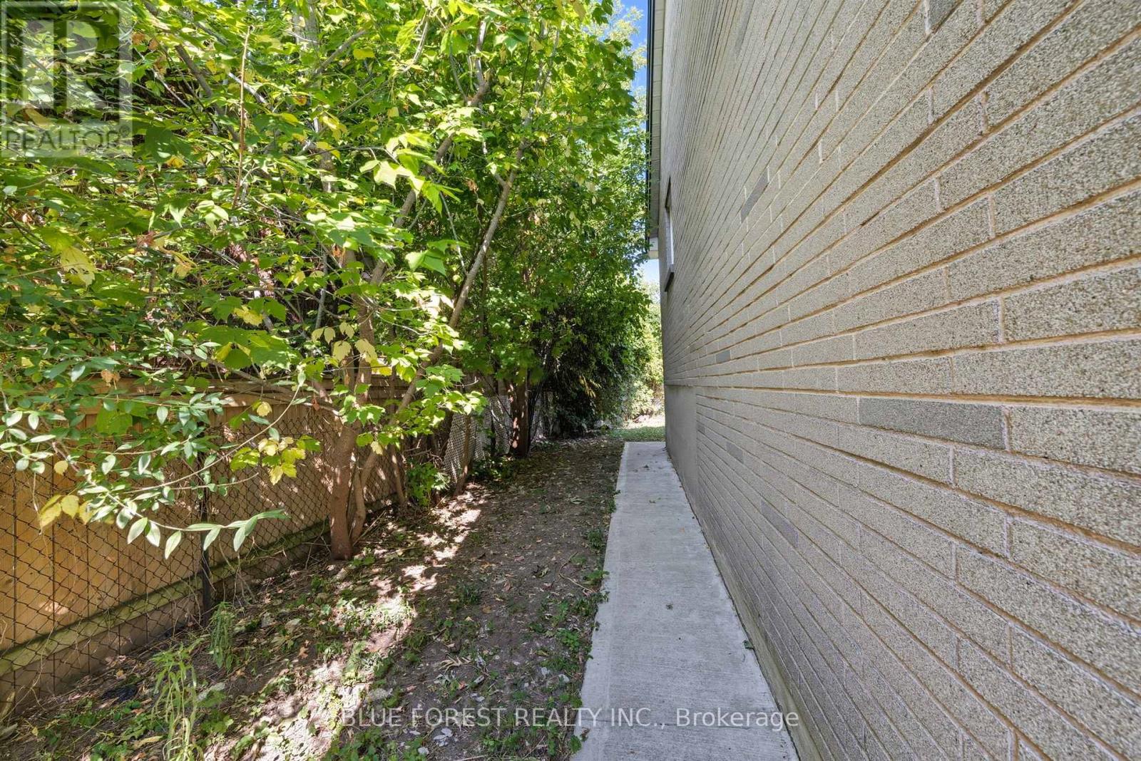 1770 Seeley Drive, London East, Ontario  N5W 2B1 - Photo 38 - X12405753