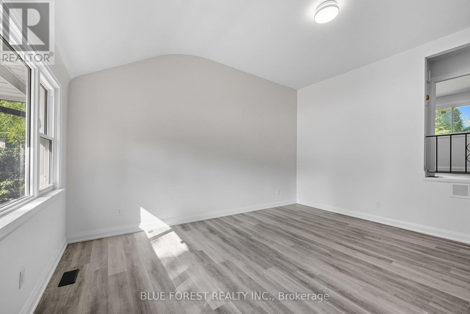 1770 Seeley Drive, London East, Ontario  N5W 2B1 - Photo 5 - X12405753