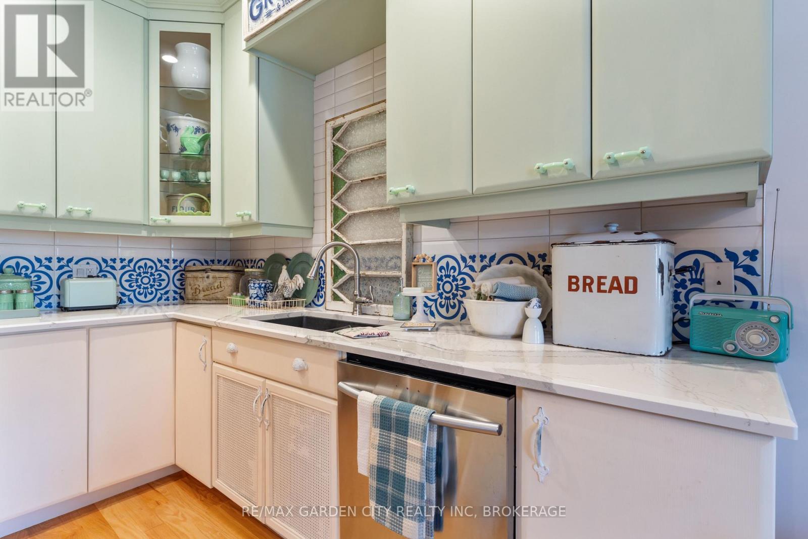 201 - 3710 Main Street, Niagara Falls (Chippawa), Ontario  L2G 6B1 - Photo 2 - X12405723