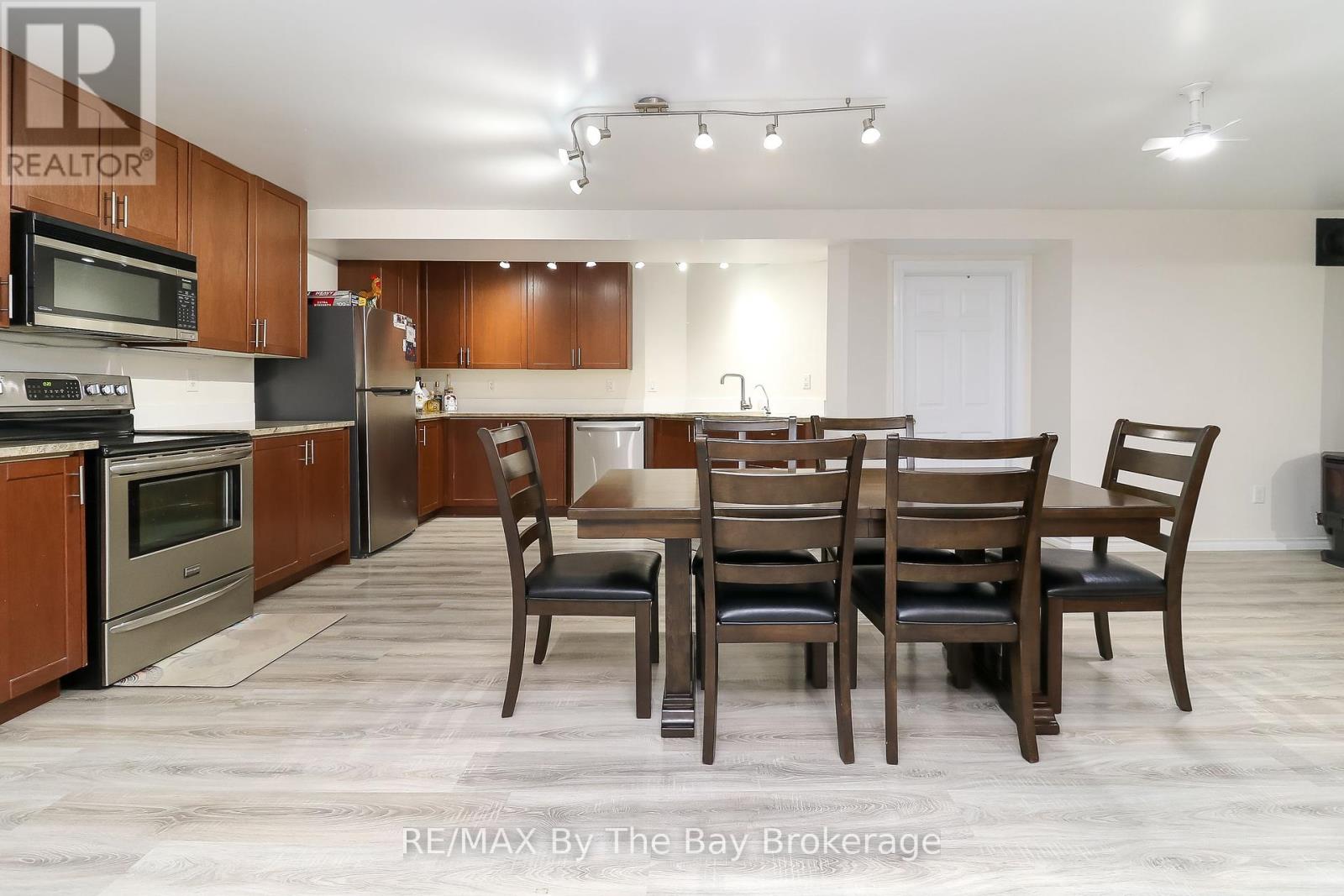37 Walnut Drive, Wasaga Beach, Ontario  L9Z 0A8 - Photo 43 - S12405670