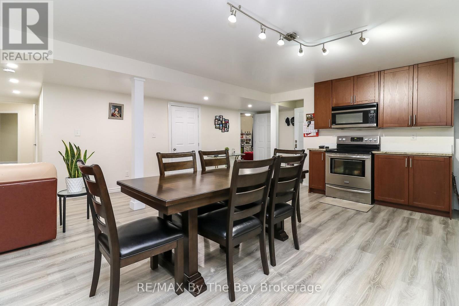 37 Walnut Drive, Wasaga Beach, Ontario  L9Z 0A8 - Photo 44 - S12405670