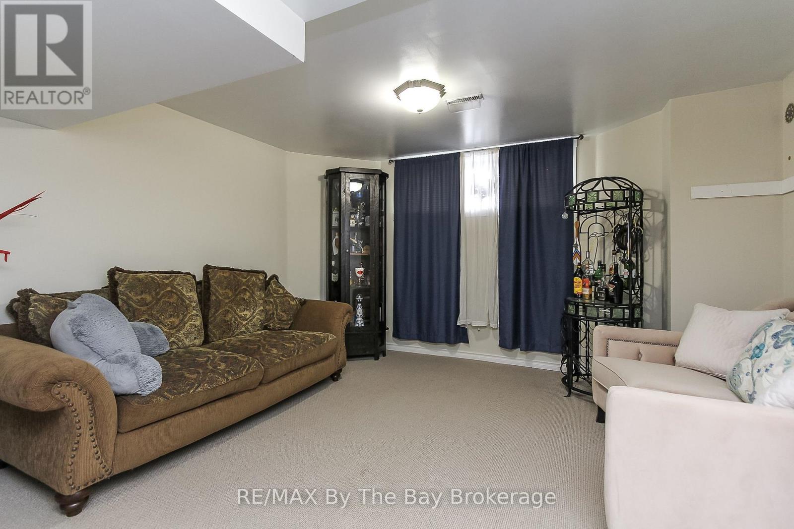 37 Walnut Drive, Wasaga Beach, Ontario  L9Z 0A8 - Photo 49 - S12405670