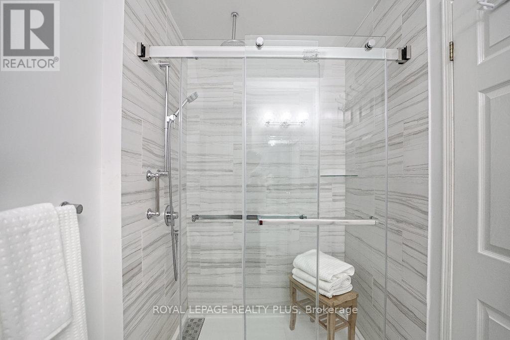 6 - 1010 Cristina Court, Mississauga (Clarkson), Ontario  L5J 4T7 - Photo 22 - W12405403