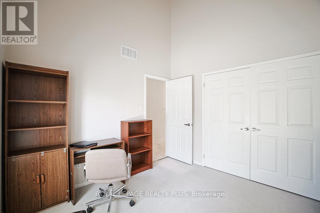 6 - 1010 Cristina Court, Mississauga (Clarkson), Ontario  L5J 4T7 - Photo 28 - W12405403