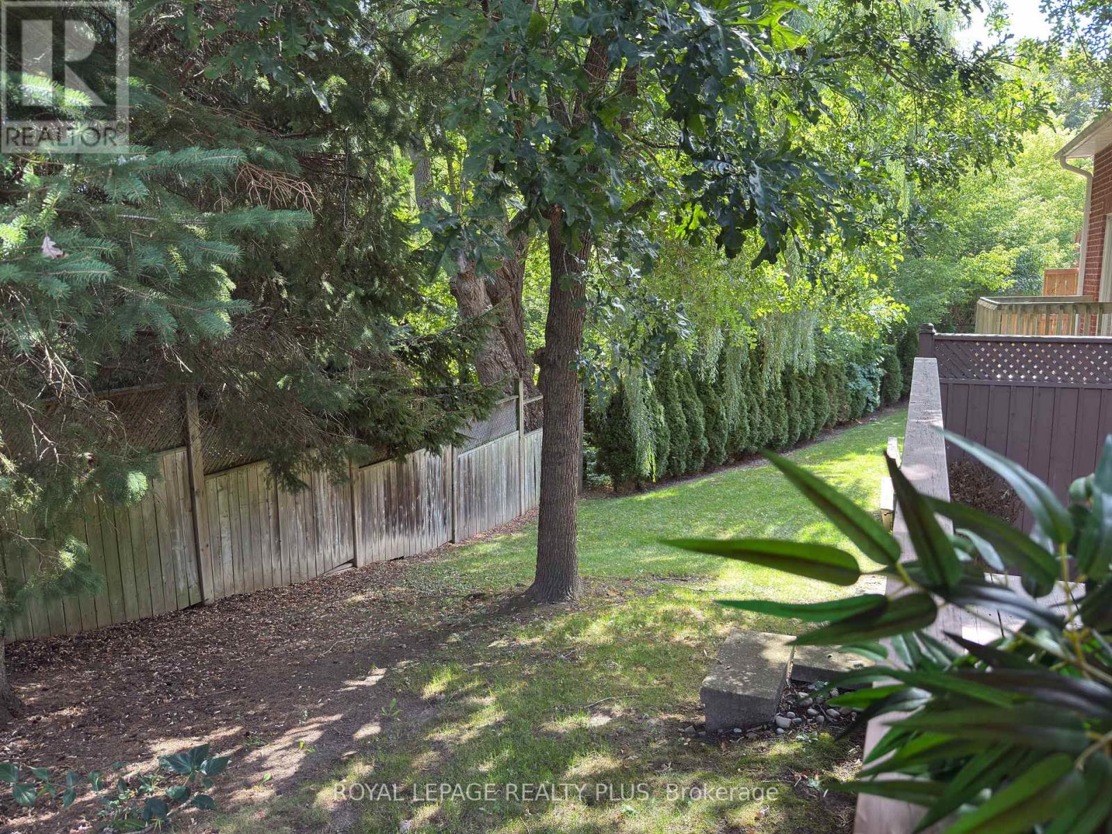 6 - 1010 Cristina Court, Mississauga, Ontario  L5J 4T7 - Photo 6 - W12405403
