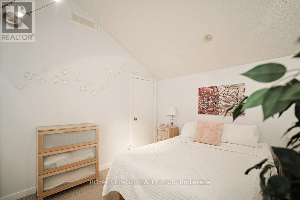 6 - 1010 Cristina Court, Mississauga (Clarkson), Ontario  L5J 4T7 - Photo 33 - W12405403