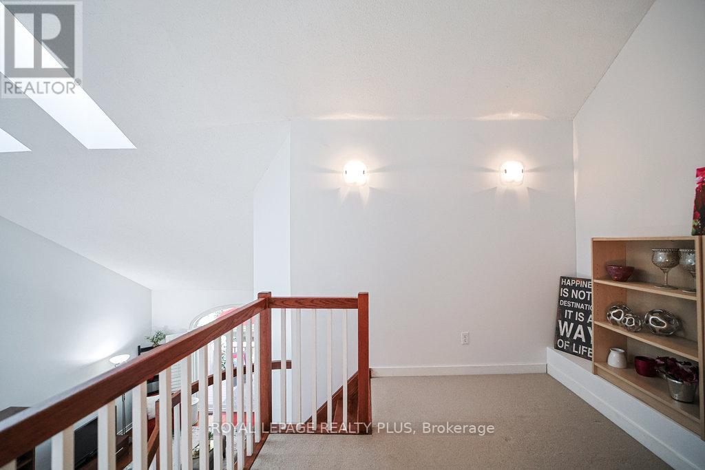 6 - 1010 Cristina Court, Mississauga (Clarkson), Ontario  L5J 4T7 - Photo 30 - W12405403