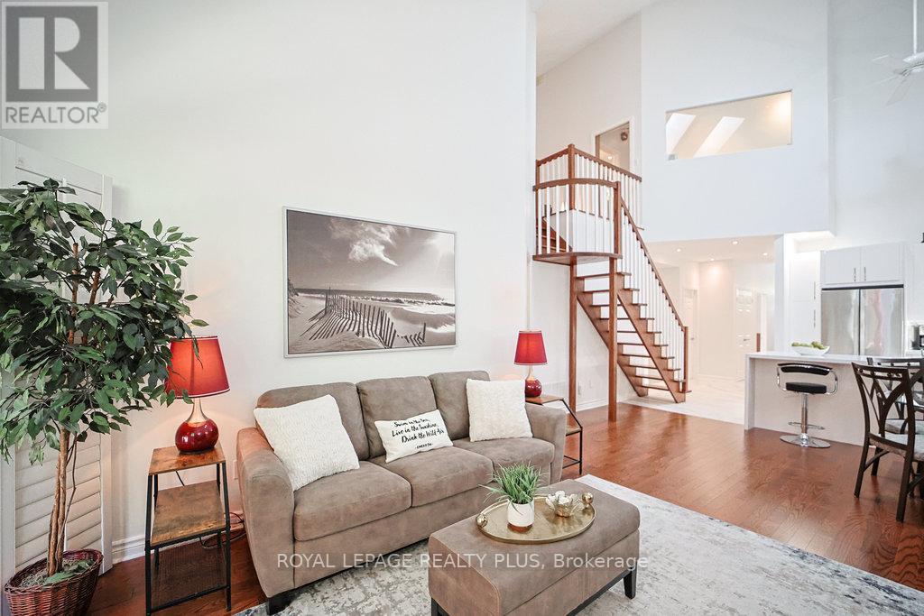6 - 1010 Cristina Court, Mississauga, Ontario  L5J 4T7 - Photo 8 - W12405403