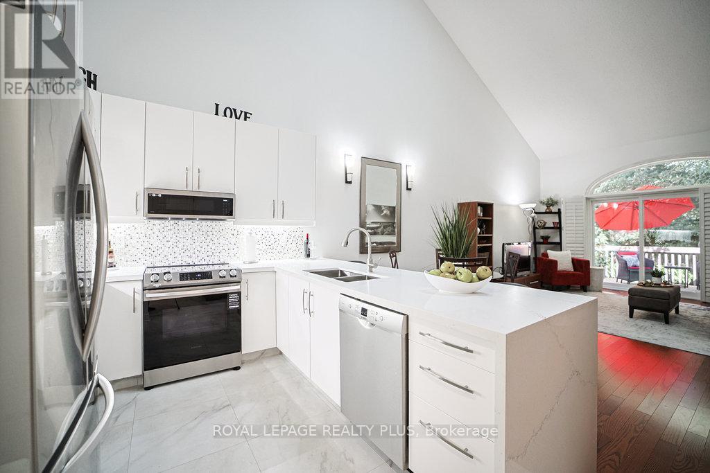 6 - 1010 Cristina Court, Mississauga, Ontario  L5J 4T7 - Photo 17 - W12405403