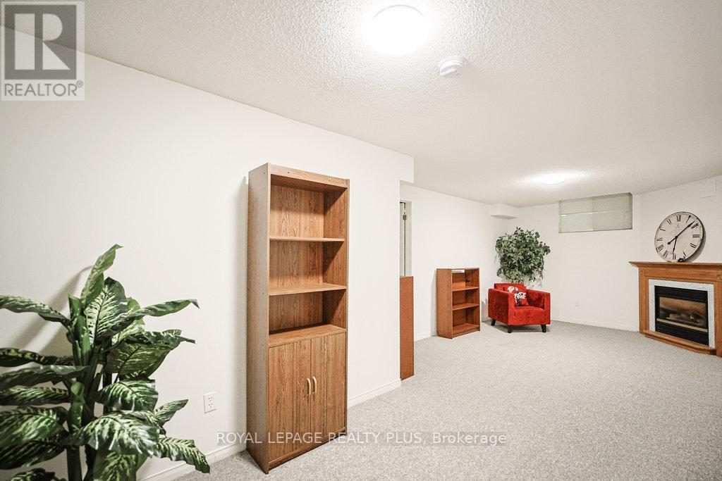 6 - 1010 Cristina Court, Mississauga (Clarkson), Ontario  L5J 4T7 - Photo 37 - W12405403