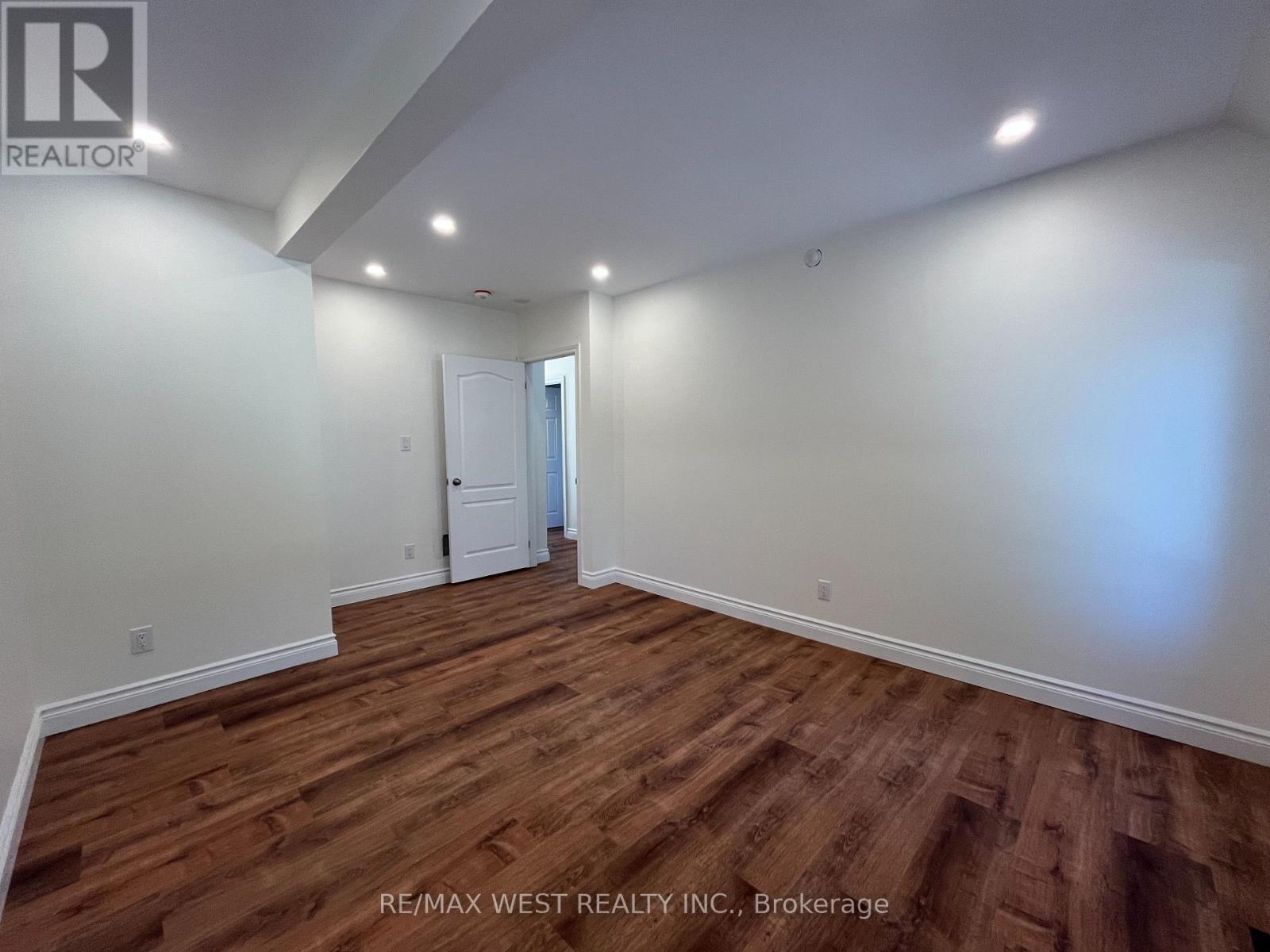 2a - 203 Main Street, King (Schomberg), Ontario  L0G 1T0 - Photo 10 - N12405734