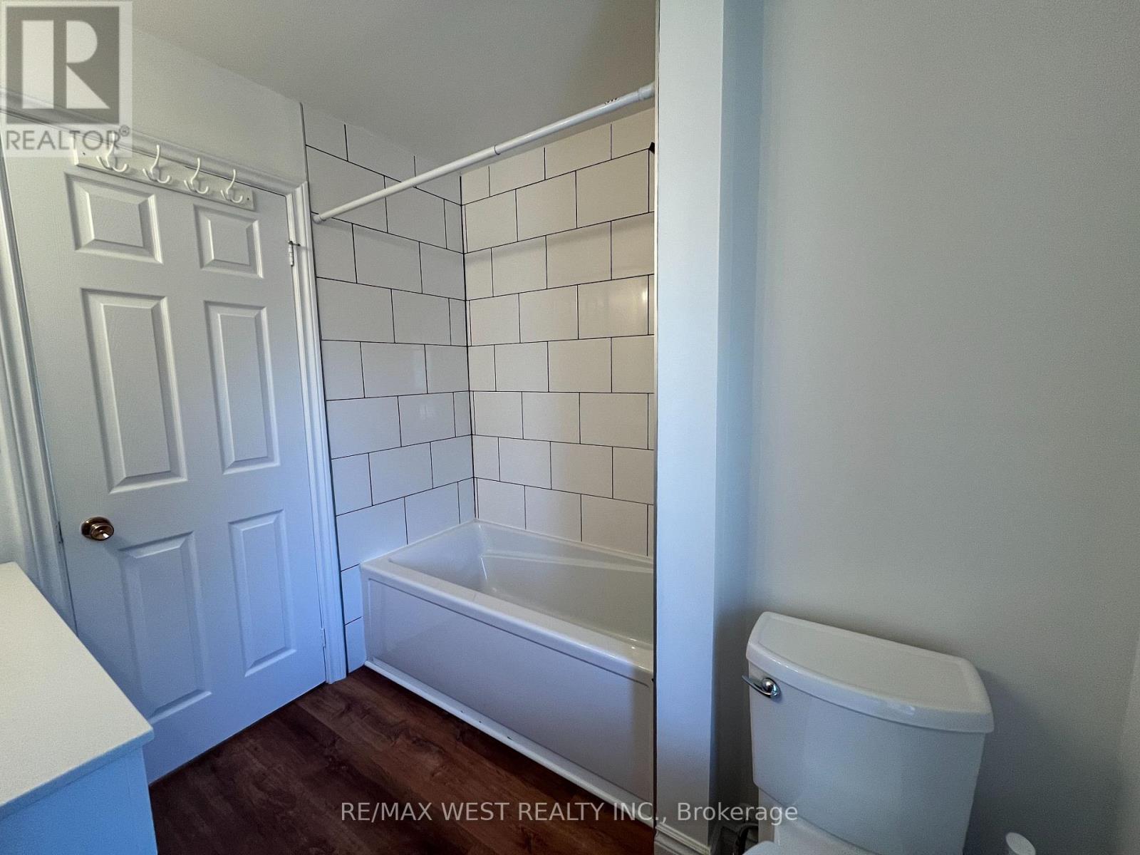 2a - 203 Main Street, King (Schomberg), Ontario  L0G 1T0 - Photo 8 - N12405734