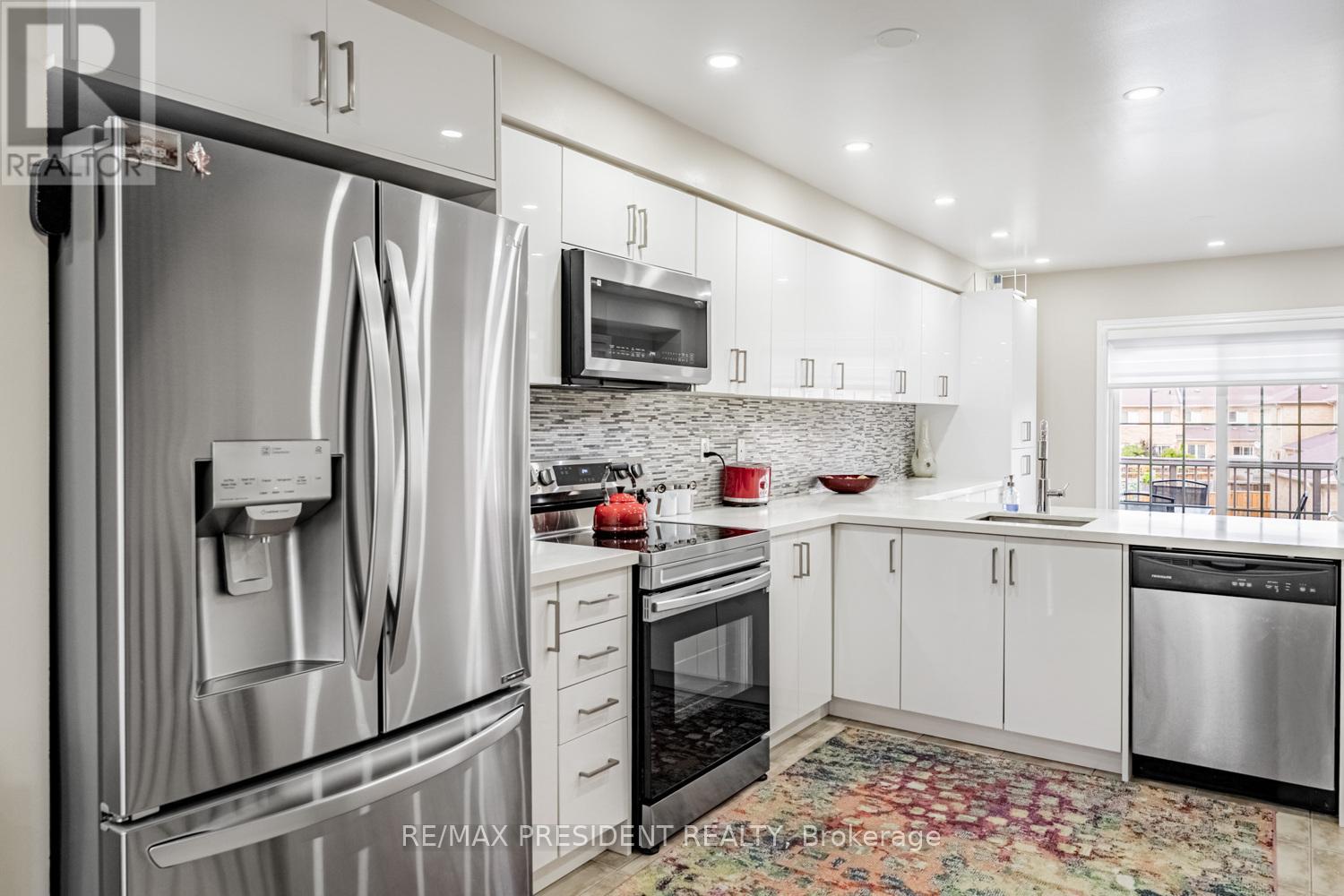 10 Shiraz Drive, Brampton (Sandringham-Wellington), Ontario  L6R 0W7 - Photo 11 - W12405728