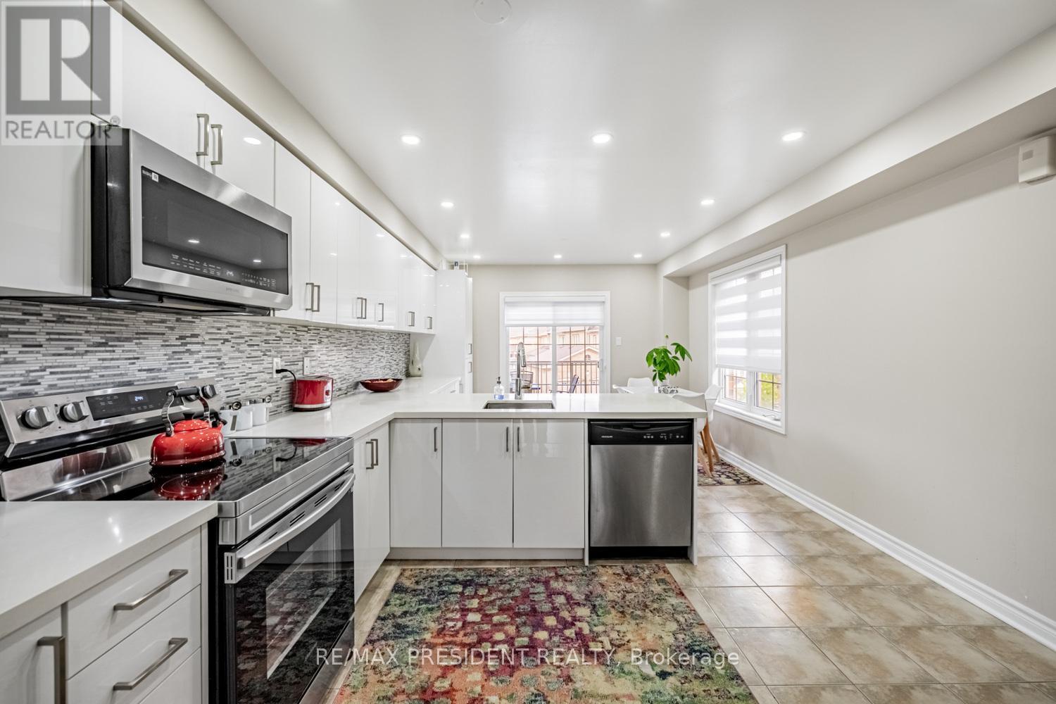 10 Shiraz Drive, Brampton (Sandringham-Wellington), Ontario  L6R 0W7 - Photo 12 - W12405728
