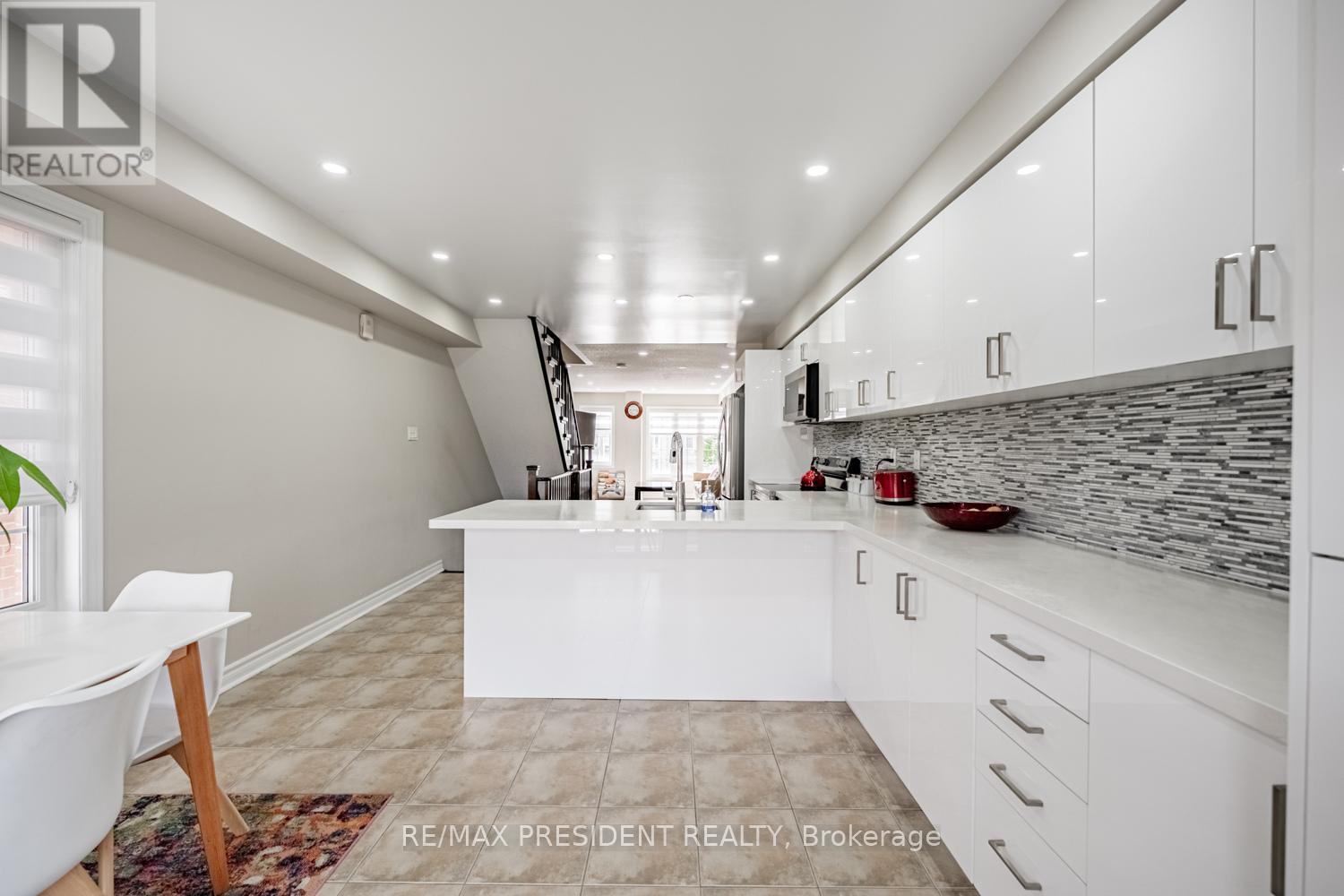 10 Shiraz Drive, Brampton (Sandringham-Wellington), Ontario  L6R 0W7 - Photo 13 - W12405728