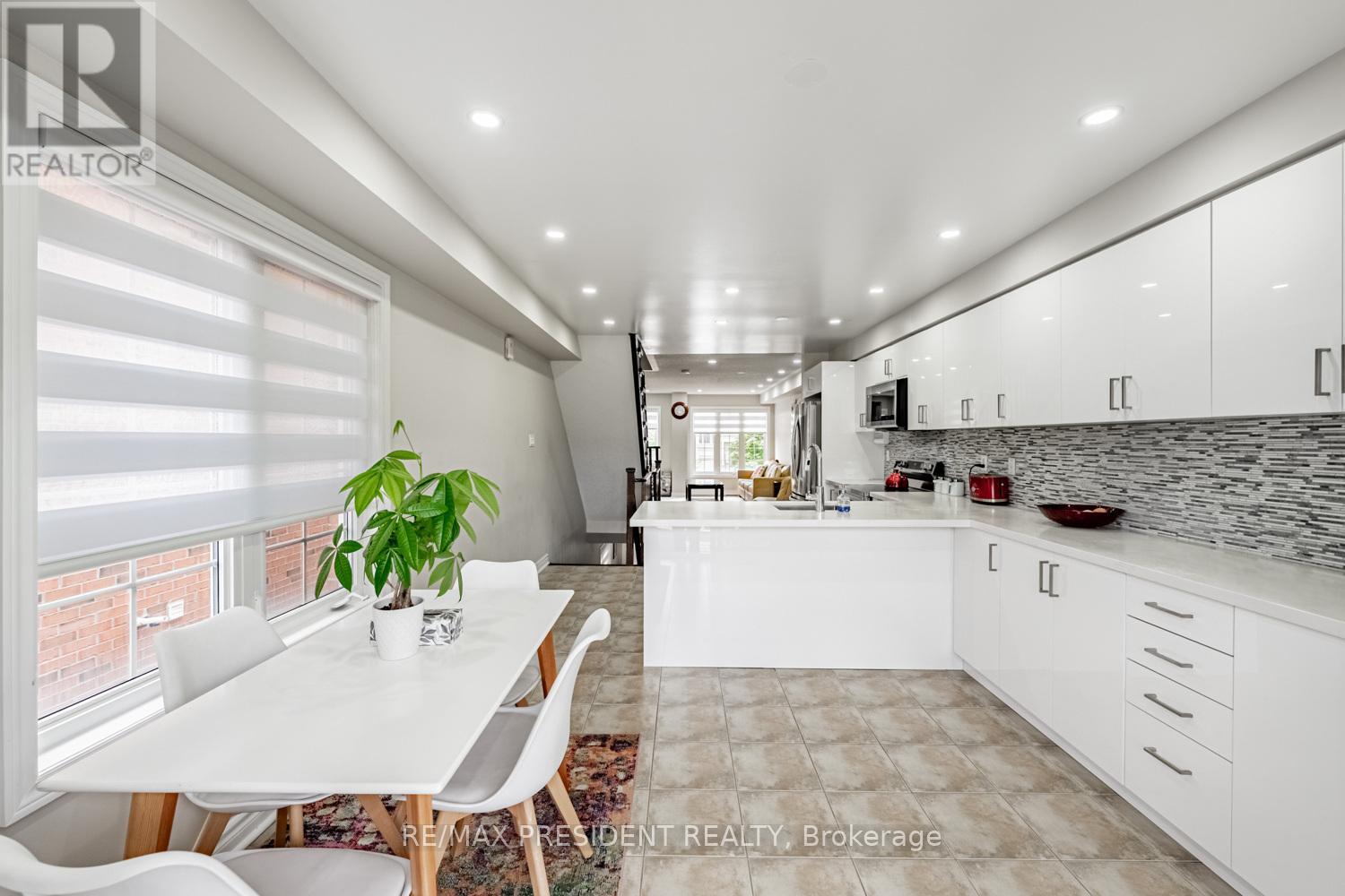10 Shiraz Drive, Brampton (Sandringham-Wellington), Ontario  L6R 0W7 - Photo 14 - W12405728