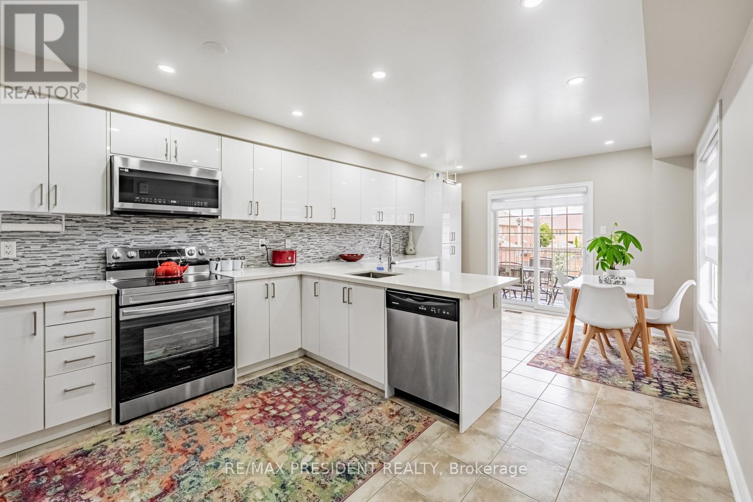 10 Shiraz Drive, Brampton (Sandringham-Wellington), Ontario  L6R 0W7 - Photo 15 - W12405728