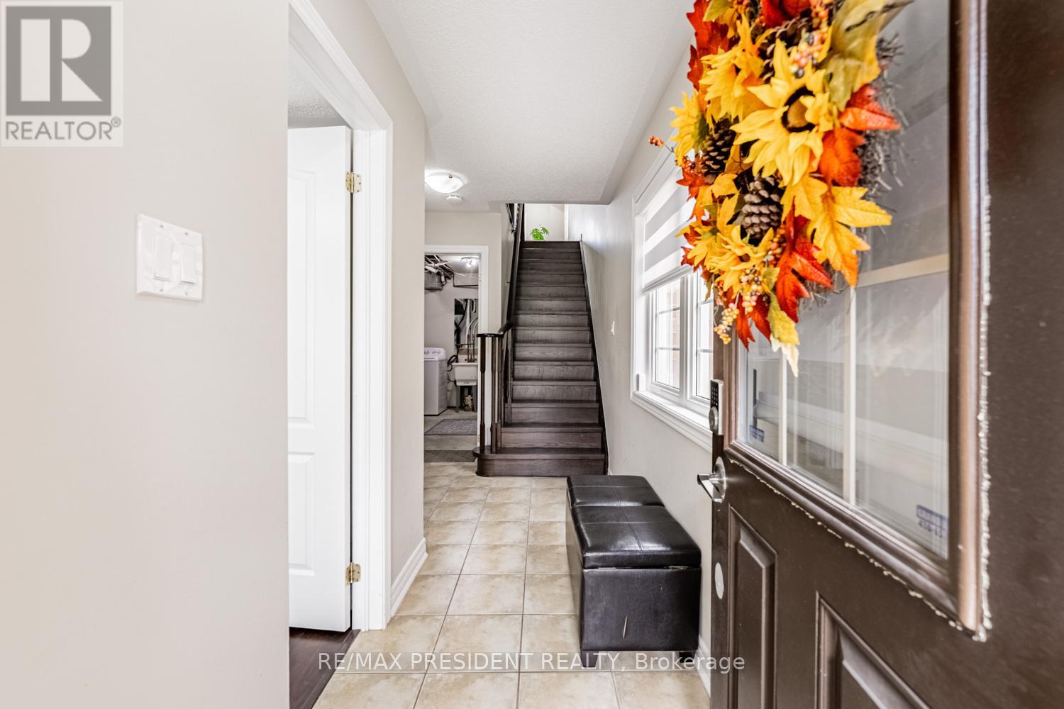 10 Shiraz Drive, Brampton (Sandringham-Wellington), Ontario  L6R 0W7 - Photo 3 - W12405728