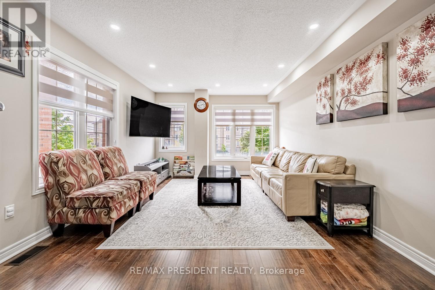10 Shiraz Drive, Brampton (Sandringham-Wellington), Ontario  L6R 0W7 - Photo 5 - W12405728