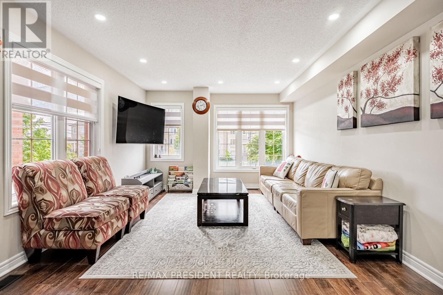 10 Shiraz Drive, Brampton (Sandringham-Wellington), Ontario  L6R 0W7 - Photo 6 - W12405728