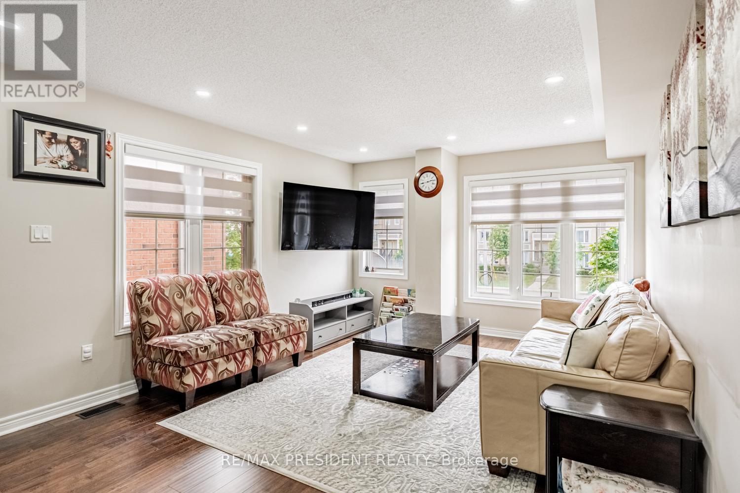 10 Shiraz Drive, Brampton (Sandringham-Wellington), Ontario  L6R 0W7 - Photo 7 - W12405728