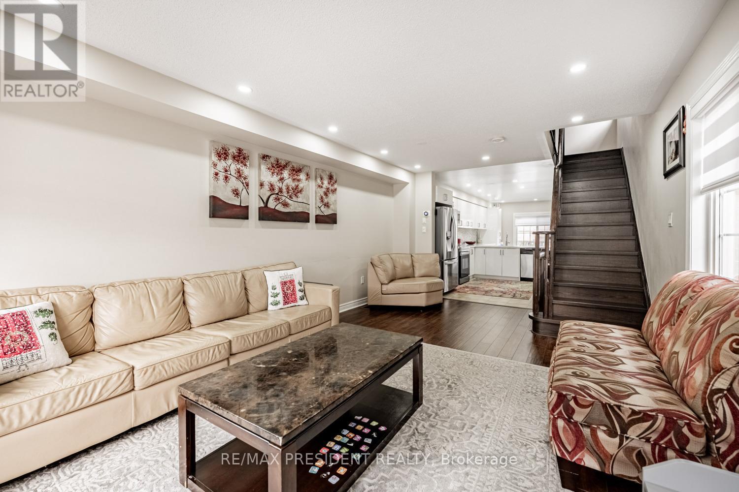 10 Shiraz Drive, Brampton (Sandringham-Wellington), Ontario  L6R 0W7 - Photo 8 - W12405728