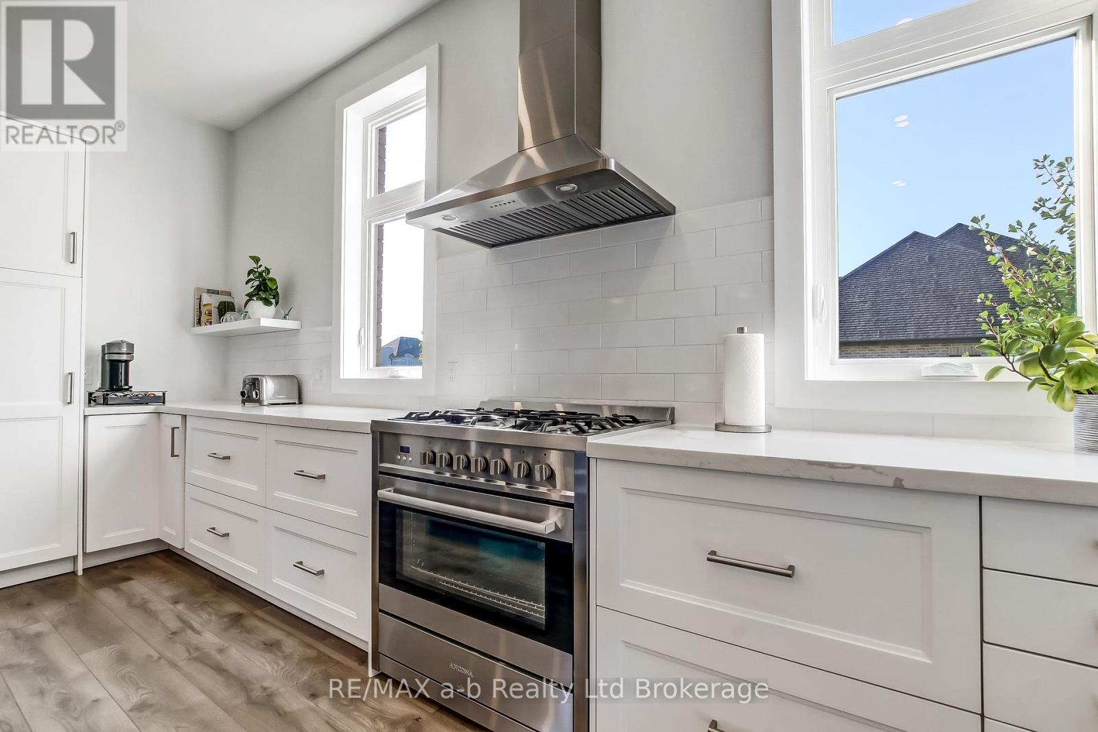 48 Otterview Drive, Norwich, Ontario  N0J 1R0 - Photo 16 - X12404493
