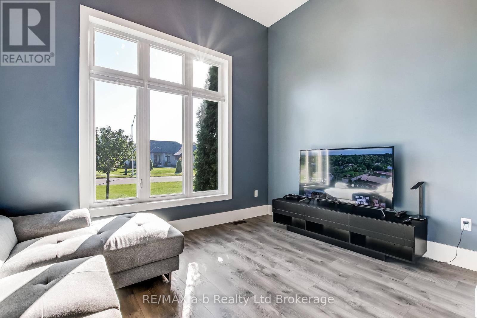 48 Otterview Drive, Norwich, Ontario  N0J 1R0 - Photo 19 - X12404493